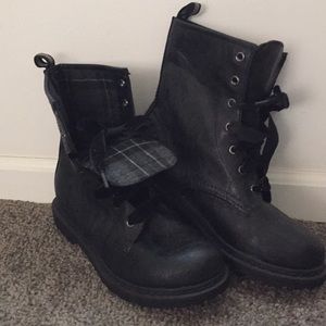 Women’s 8.5 Arizona Jeans Boots